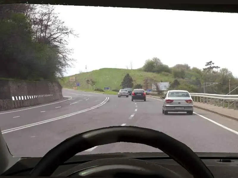 Puteți depăși mai multe vehicule în situația de față?