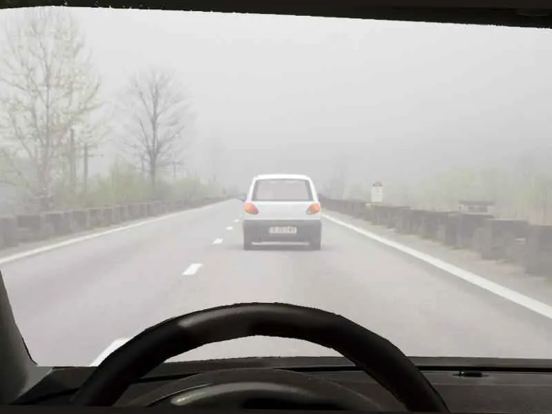 În această situație, pe lângă luminile de întâlnire trebuie să folosiți: