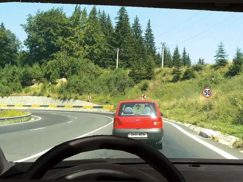 Este permisă depășirea în această situație?
