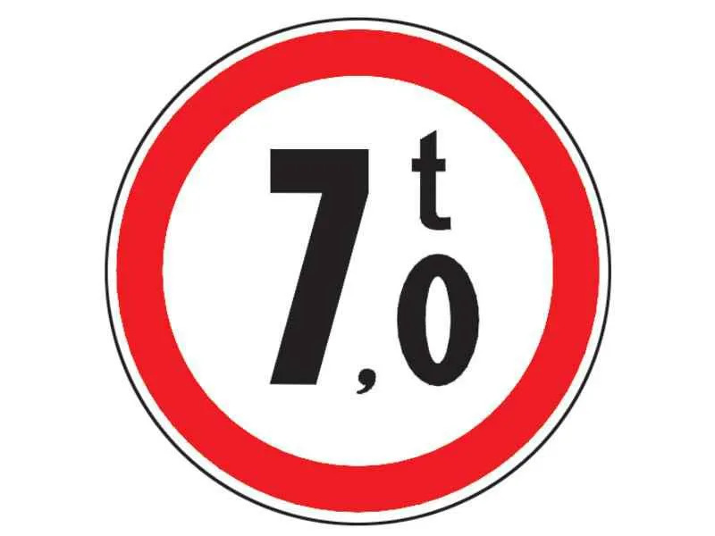 În timp ce conduceţi un autocamion, întâlniţi indicatorul alăturat. Vă puteţi continua deplasarea în acest caz?